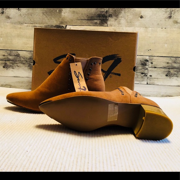 FIRM Seven7 Saddle Suede Pixie Booties - Picture 4 of 4